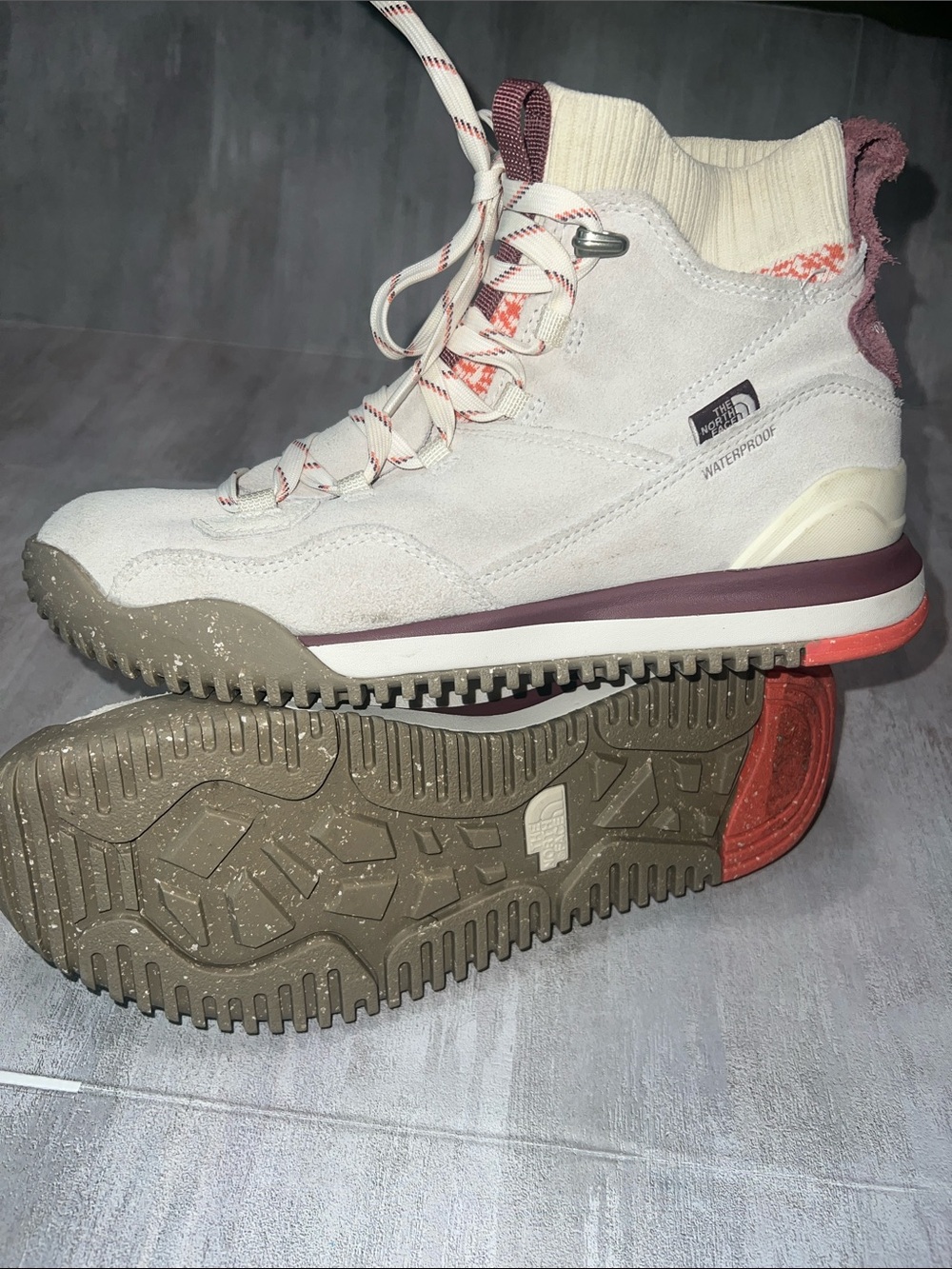 North Face Back-To-Berkeley III Sport Waterproof Boots size 9